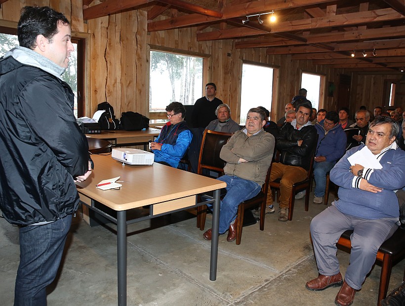 Subsecretario de pesca realizó visita a Chiloé y se reunió con dirigentes de la pesca artesanal